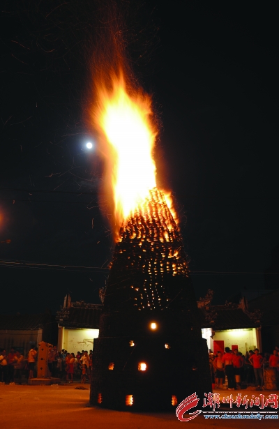 2013年中秋節湖廈村燒瓦窯