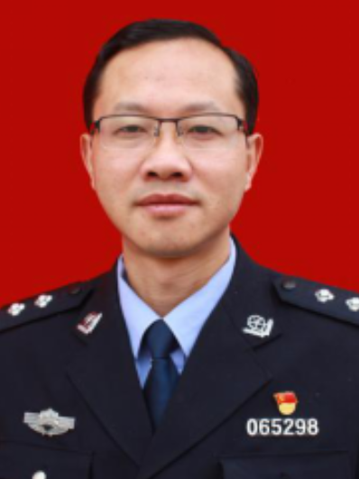 陳柏林(湖南省邵陽市城步苗族自治縣公安局交警大隊黨組成員、副大隊長) 陳柏林(湖南省邵陽市城步苗族自治縣公安局交警大隊黨組成員、副大隊長)