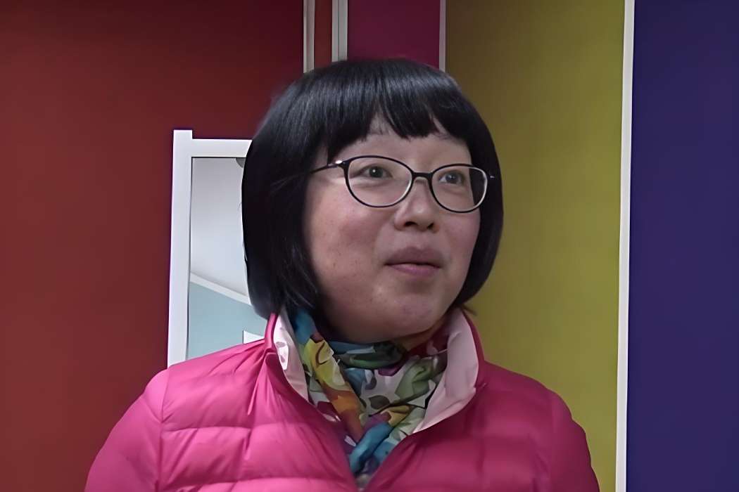 周鳳(上海市第四聾校學校聽力中心管理員、個訓教師)