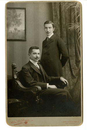 1900年茨威格（站）與兄弟阿爾弗雷德