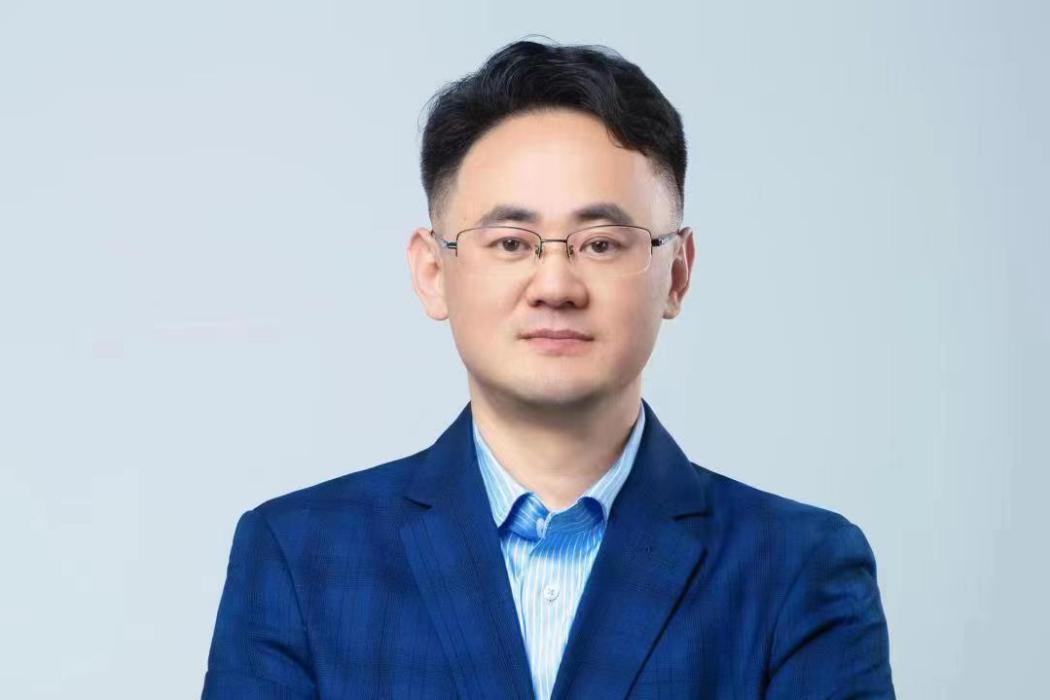 周灝(中國生命關懷協會老年合唱與健康專業委員會會長) 周灝(中國生命關懷協會老年合唱與健康專業委員會會長)
