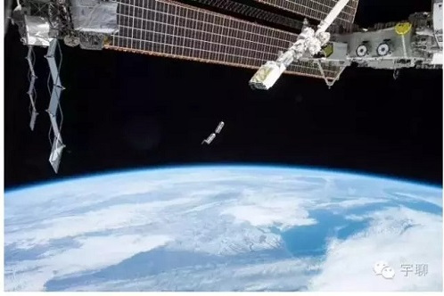 伴隨衛星 伴隨衛星