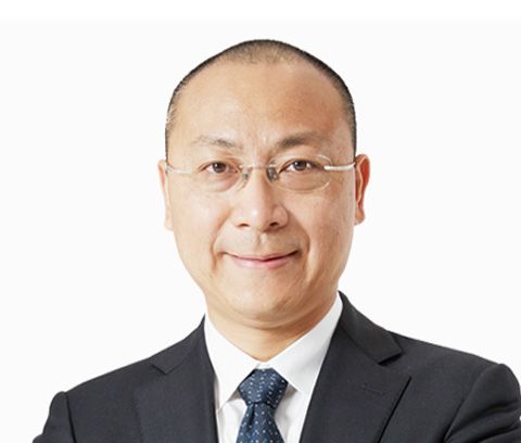 龔平(復星國際執行董事、高級副總裁兼財務長) 龔平(復星國際執行董事、高級副總裁兼財務長)