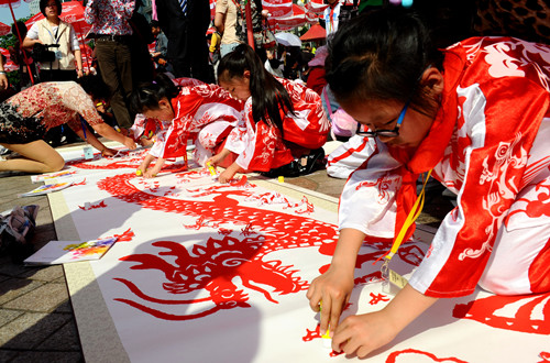 上海少年兒童百米長卷書畫活動
