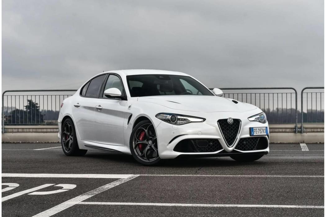 Giulia(阿爾法·羅密歐旗下中型車) Giulia(阿爾法·羅密歐旗下中型車)