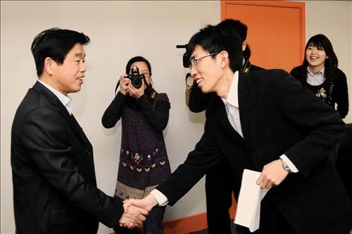 2009年上海市副市長鬍延照視察天橙傳媒