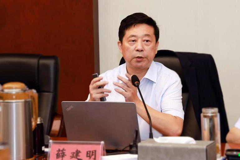薛建明(淮陰工學院教授、淮安市委宣講團專家成員) 薛建明(淮陰工學院教授、淮安市委宣講團專家成員)