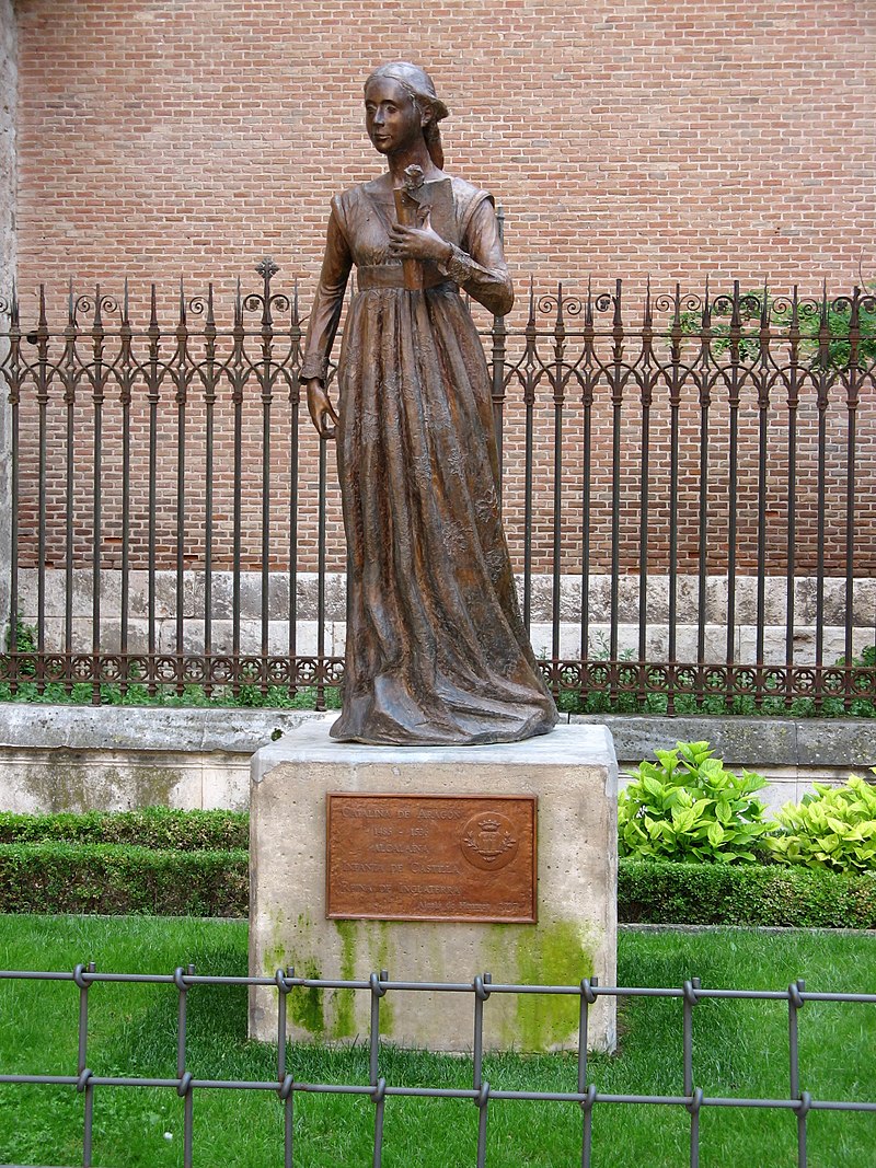 凱瑟琳的塑像，位於埃納雷斯堡