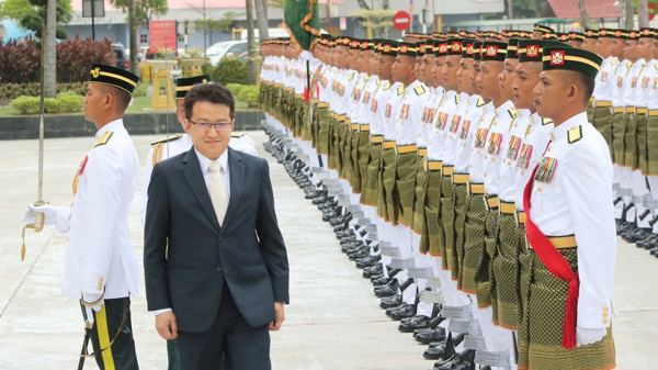 劉鎮東國防部履新，檢閱儀仗隊