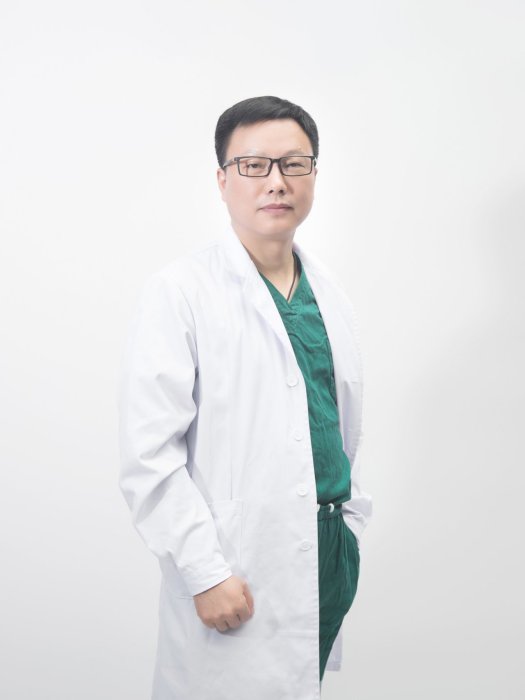 郭曄(無錫愛思特整形美容醫院整形外科技術院長) 郭曄(無錫愛思特整形美容醫院整形外科技術院長)