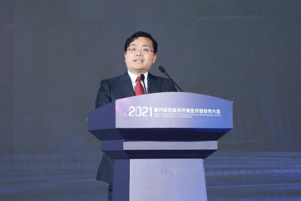 劉耀輝(安彩高科獨立董事) 劉耀輝(安彩高科獨立董事)