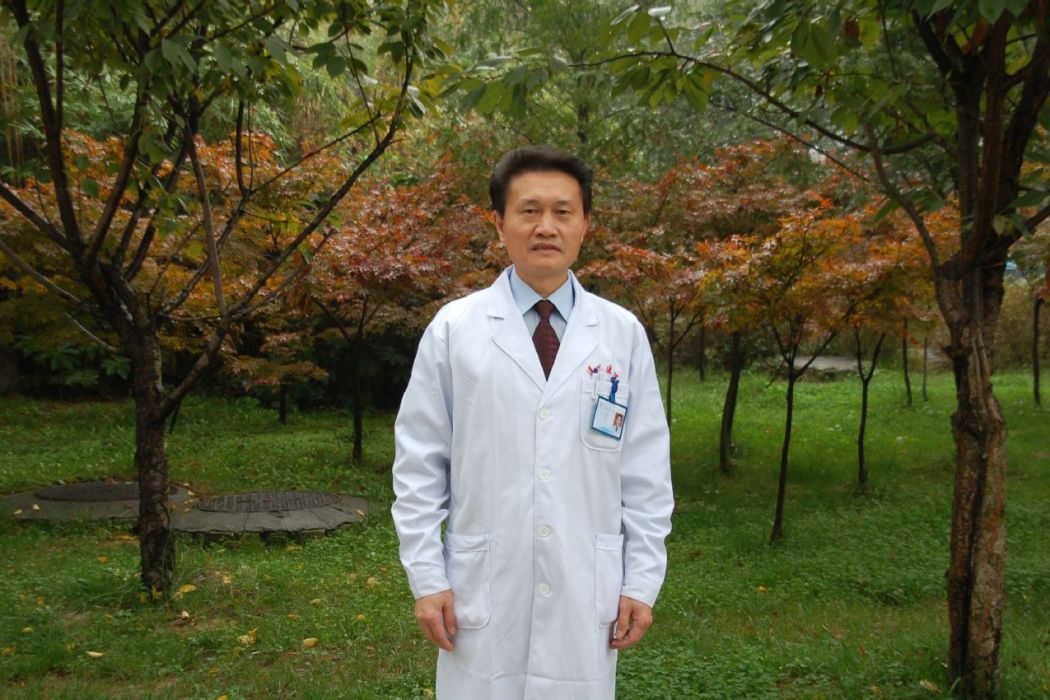 周國祥(遵義醫學院第三附屬醫院主任醫師、教授) 周國祥(遵義醫學院第三附屬醫院主任醫師、教授)