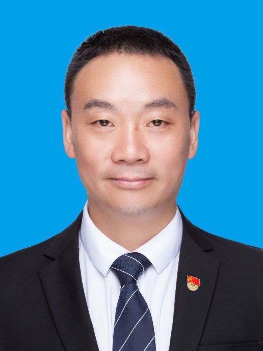 鄒鵬(觀山湖區交通運輸局副局長) 鄒鵬(觀山湖區交通運輸局副局長)
