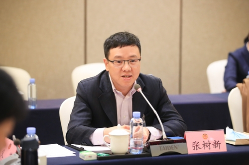張樹新(廣西北部灣國際港務集團有限公司副總經理,上海市交通委副主任(掛職)) 張樹新(廣西北部灣國際港務集團有限公司副總經理,上海市交通委副主任(掛職))