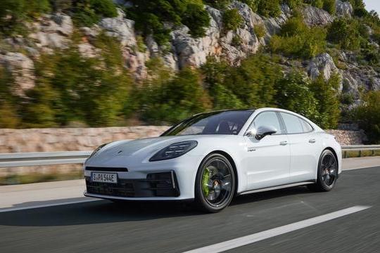 Panamera 4 E-Hybrid Panamera 4 E-Hybrid