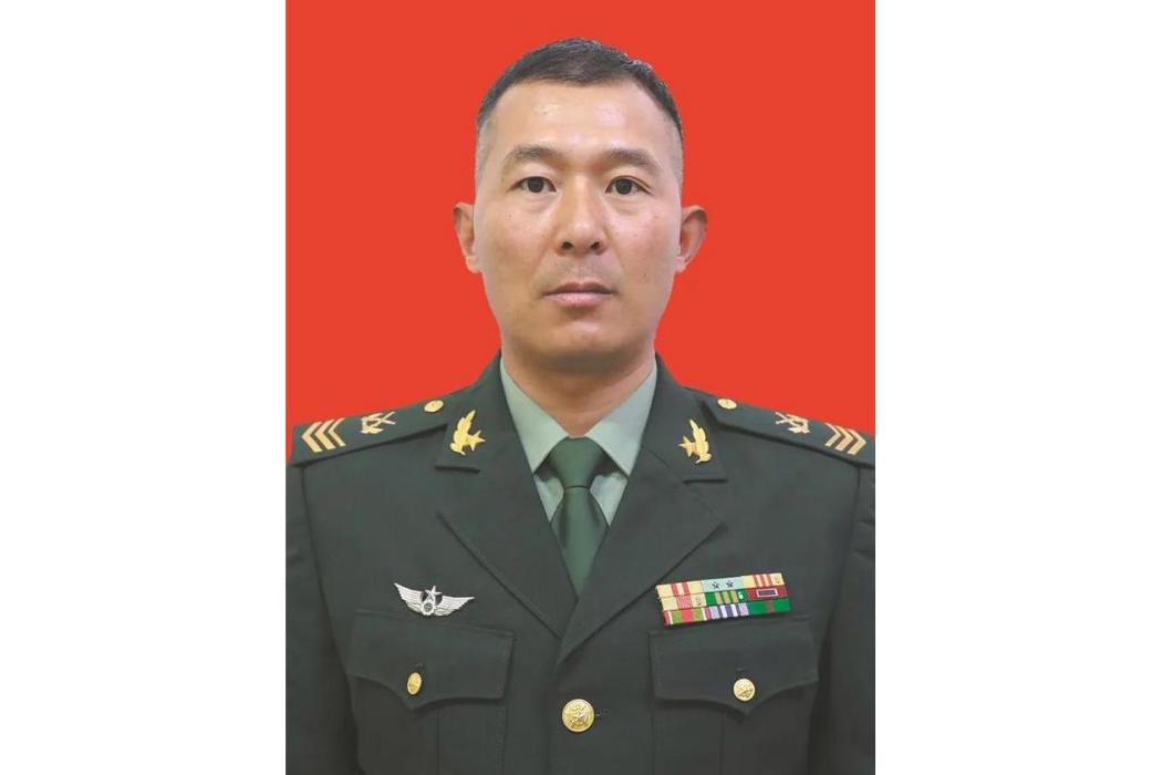 李社光(新疆軍區某旅技師、代理排長,三級軍士長) 李社光(新疆軍區某旅技師、代理排長,三級軍士長)
