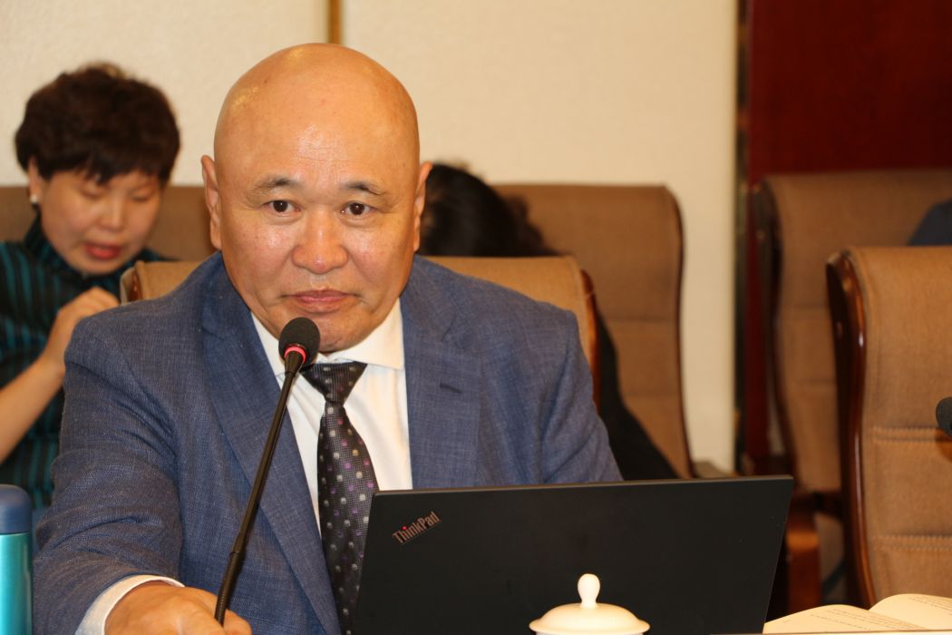 朝魯門(內蒙古師範大學教授、蒙古族當代著名詩人)