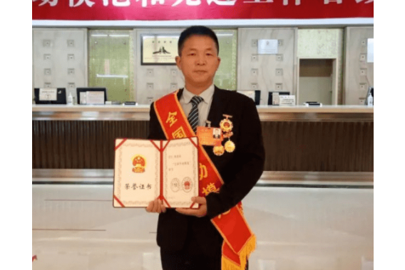 黃國強(江西省南豐縣嘉藝工藝禮品有限公司設計員) 黃國強(江西省南豐縣嘉藝工藝禮品有限公司設計員)