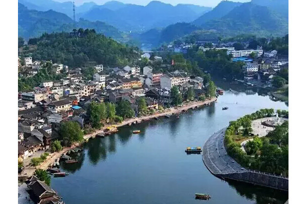 隘門村(隸屬於湖南省湘西土家族苗族自治州邊城鄉) 隘門村(隸屬於湖南省湘西土家族苗族自治州邊城鄉)