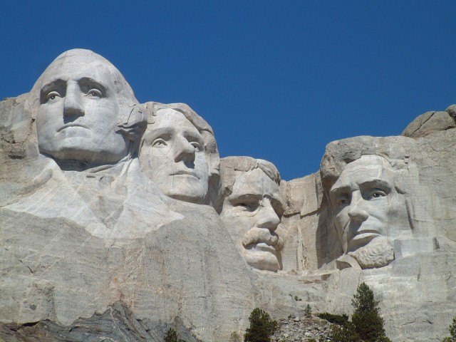 總統山雕像