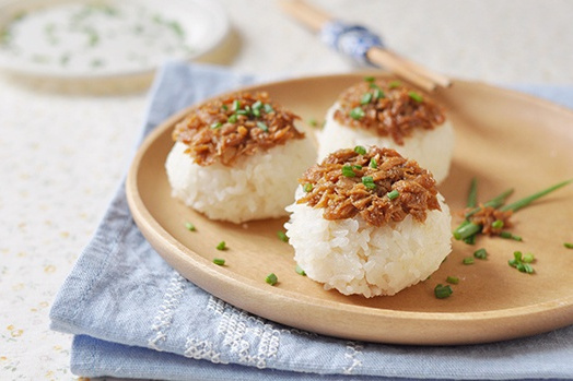 蔥香鮪魚飯糰 蔥香鮪魚飯糰