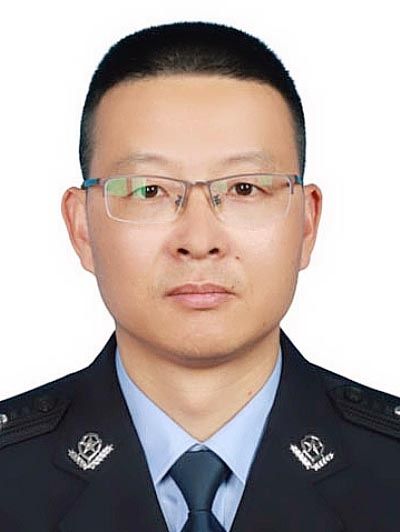 林俊(浙江省龍泉市公安局黨委副書記、副局長) 林俊(浙江省龍泉市公安局黨委副書記、副局長)