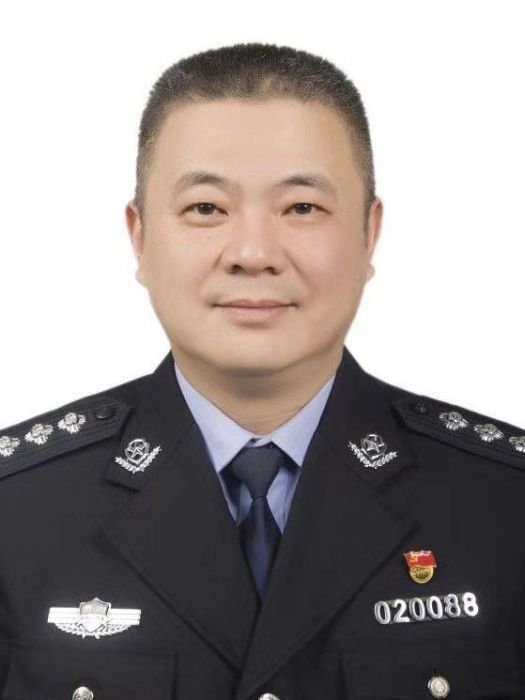曾軍(貴州省黔東南州劍河縣人民政府原副縣長) 曾軍(貴州省黔東南州劍河縣人民政府原副縣長)