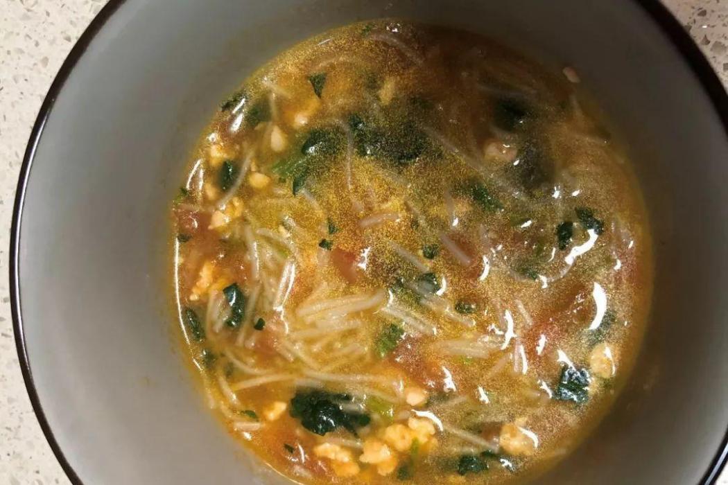 蕃茄菠菜面 蕃茄菠菜面