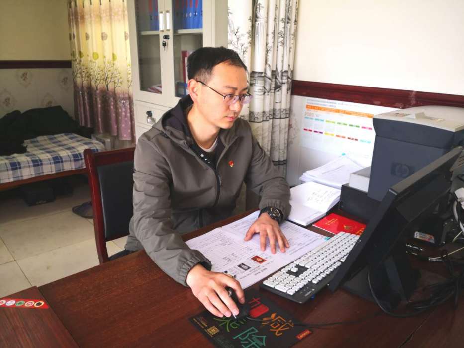 雷兵(寧夏自治區黨委保密辦綜合處一級主任科員) 雷兵(寧夏自治區黨委保密辦綜合處一級主任科員)