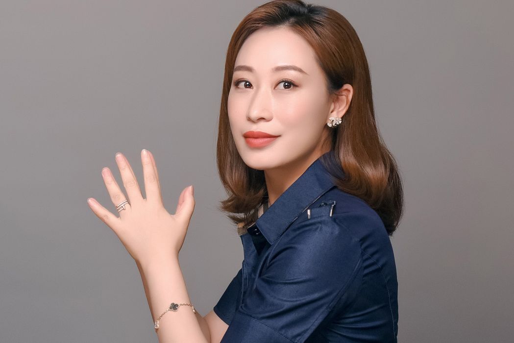 張倩(廣州白雲山敬修堂鼻炎項目全國CEO) 張倩(廣州白雲山敬修堂鼻炎項目全國CEO)