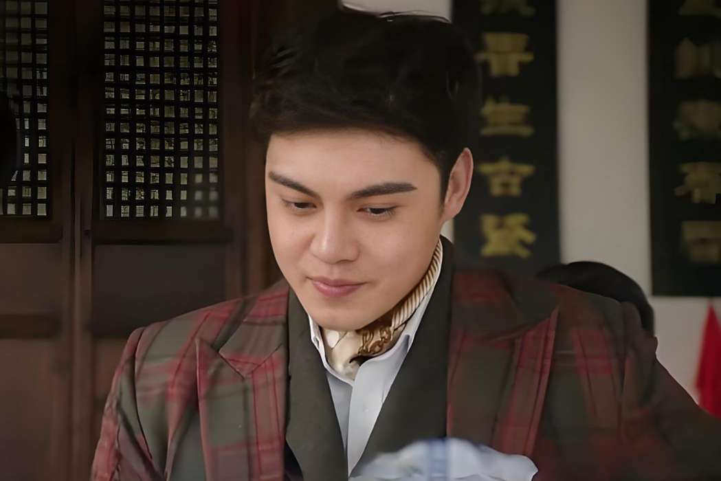 汪立倫(近代傳奇劇《斗香》中的角色) 汪立倫(近代傳奇劇《斗香》中的角色)