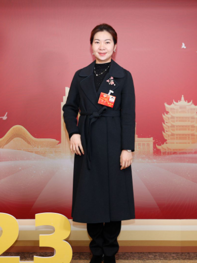 陳文(湖北省政協委員,襄陽嘉達生物科技有限公司總經理、雲上牧歌(襄陽)國際農業科技有限公司執行經理) 陳文(湖北省政協委員,襄陽嘉達生物科技有限公司總經理、雲上牧歌(襄陽)國際農業科技有限公司執行經理)