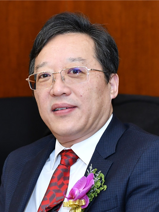 丁向明(上海國際港務(集團)股份有限公司副總裁、董事會秘書) 丁向明(上海國際港務(集團)股份有限公司副總裁、董事會秘書)