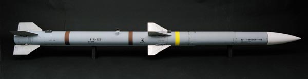 AIM-120中程空對空飛彈