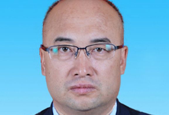 李峰(包頭市白雲鄂博礦區大常委會副主任) 李峰(包頭市白雲鄂博礦區大常委會副主任)