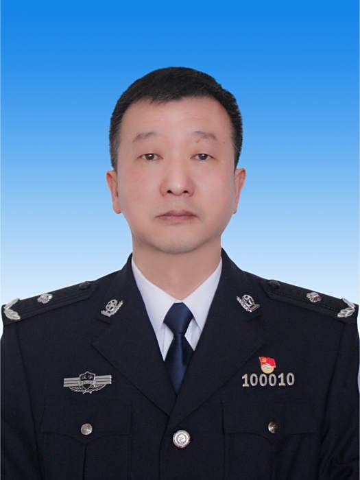 朴昌龍(瀋陽市公安局副局長,大東區政府黨組成員、副區長,市公安局大東分局局長) 朴昌龍(瀋陽市公安局副局長,大東區政府黨組成員、副區長,市公安局大東分局局長)