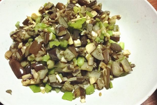 蘑菇炒茄丁 蘑菇炒茄丁