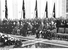 1936年6月，韋佛的葬禮場景。