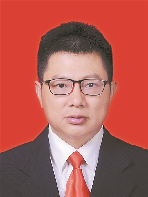 鄧志斌(駐慈利縣臘樹村幫扶工作隊隊長) 鄧志斌(駐慈利縣臘樹村幫扶工作隊隊長)
