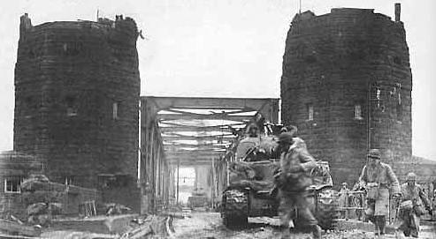 美第七裝甲師通過雷馬根魯登道夫鐵橋