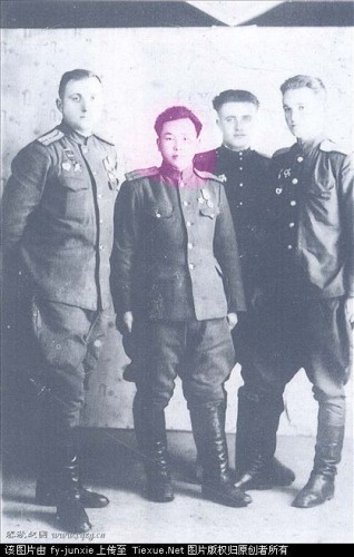 1945年10月，駐蛟河蘇軍衛戍司令部,左二