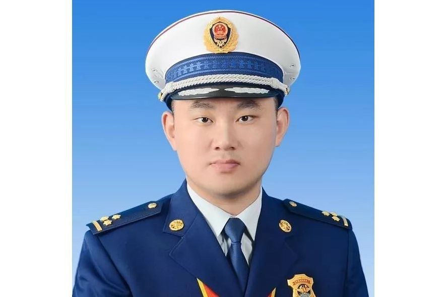 黃新新(莆田市公安消防支隊城廂大隊華林中隊長) 黃新新(莆田市公安消防支隊城廂大隊華林中隊長)