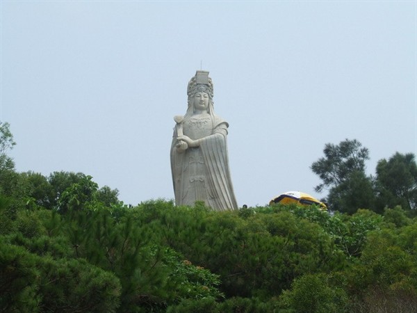 媽祖石雕像