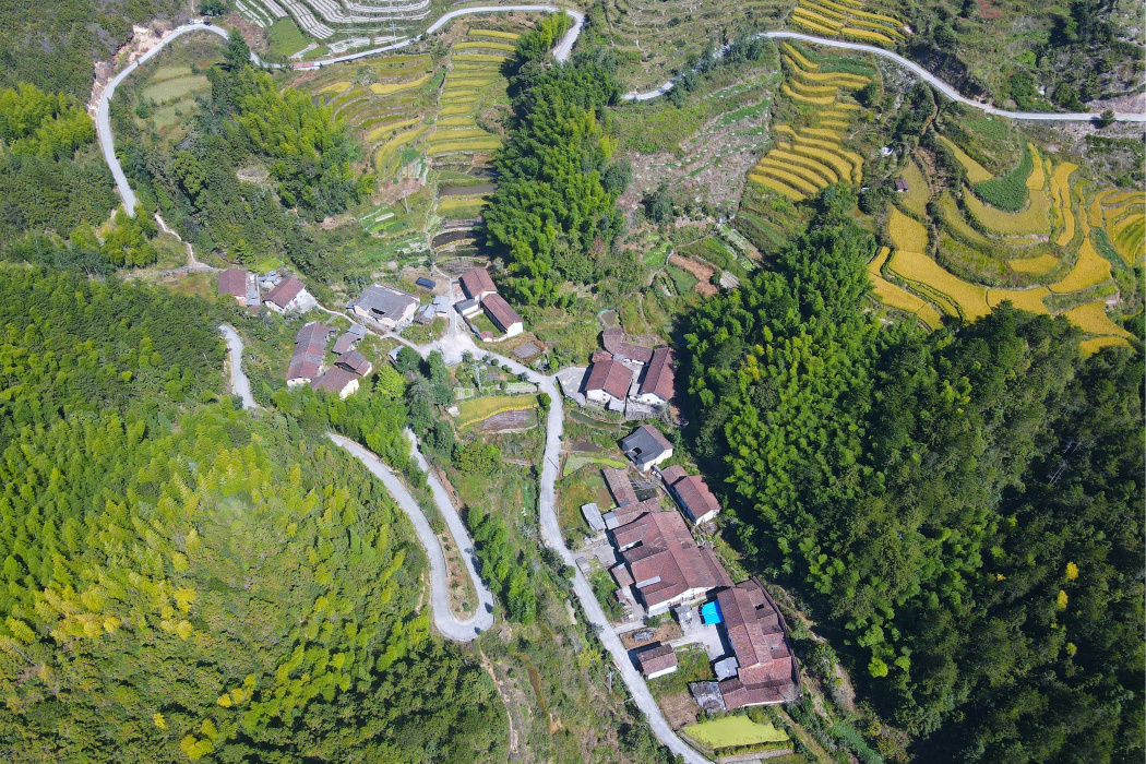橫坑村(浙江省麗水市慶元縣百山祖鎮下轄村) 橫坑村(浙江省麗水市慶元縣百山祖鎮下轄村)