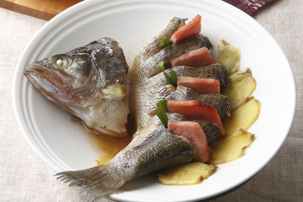 火腿蒸魚 火腿蒸魚