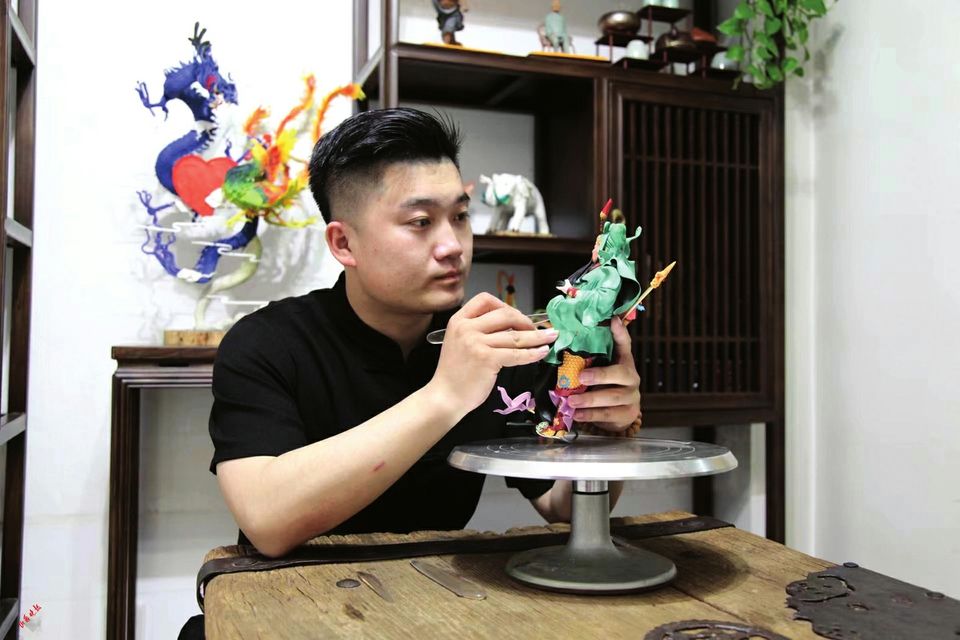楊剛(山西點食成金餐飲管理有限公司技術總監、麵塑師) 楊剛(山西點食成金餐飲管理有限公司技術總監、麵塑師)