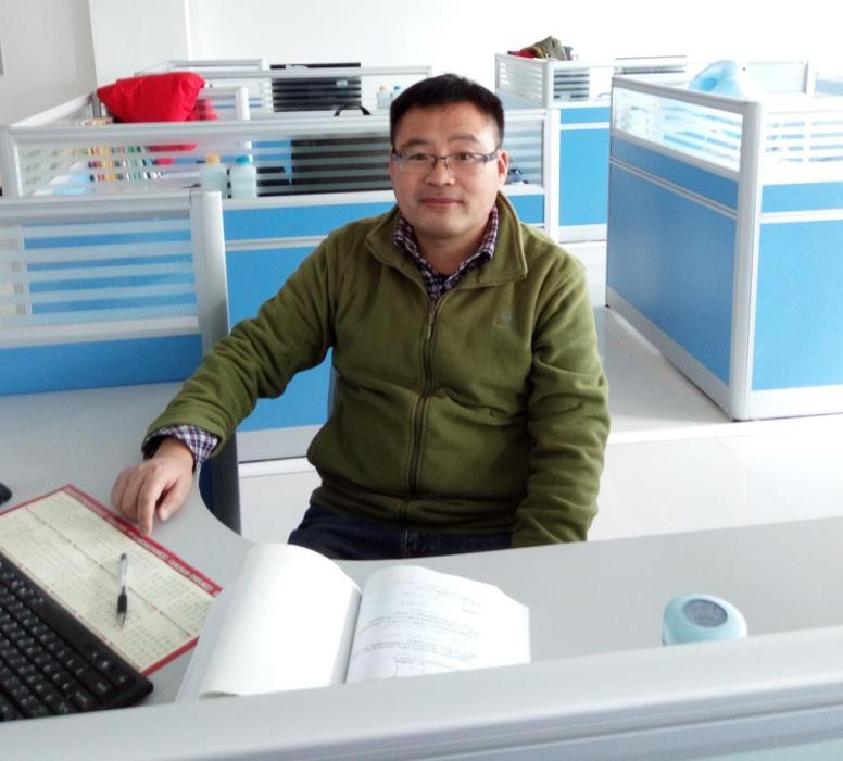 李丕余 李丕余