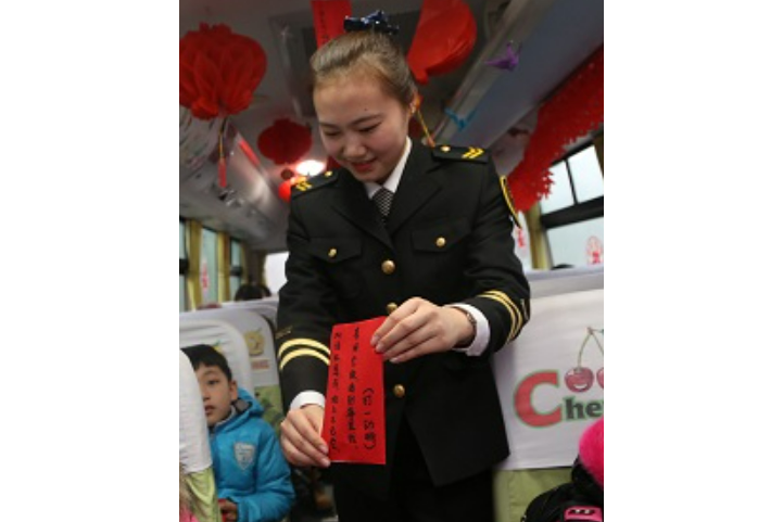 周妍(山東育才校車分公司隨車照管員) 周妍(山東育才校車分公司隨車照管員)