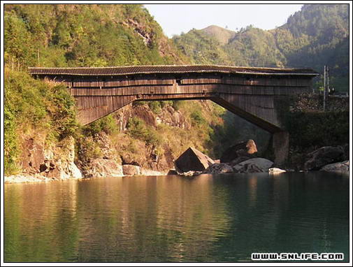 鸞峰橋，位於下黨鄉下黨村南