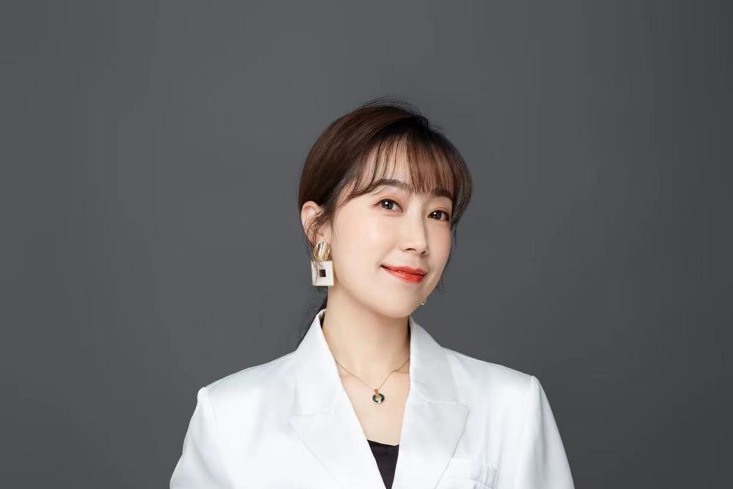張蕊(美盟創始人、CEO) 張蕊(美盟創始人、CEO)